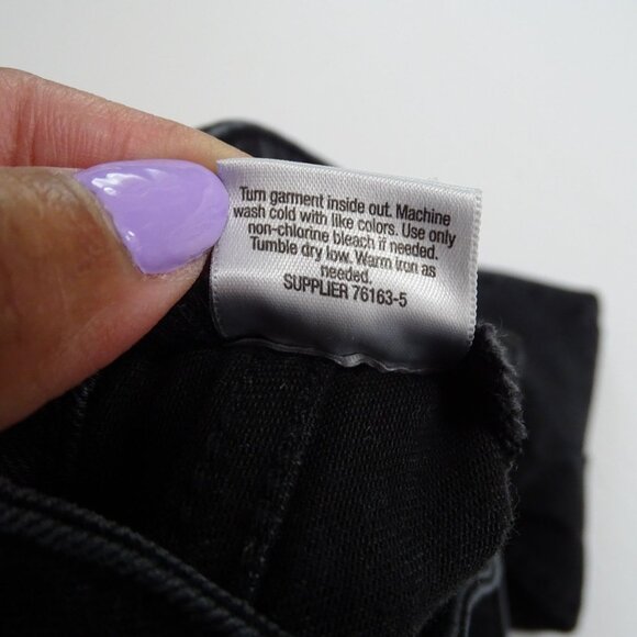 St Johns Bay Skinny Leg Jeans Women Size 14 Black Denim Comfortable Stretch - Picture 6 of 10